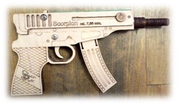 Пилом Сувенир Пистолет-пулемет Скорпион с резинкой