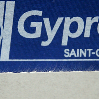 Высокопрочный Гипсокартон Gyproс Стронг — решение для быстрого и качественного ремонта.